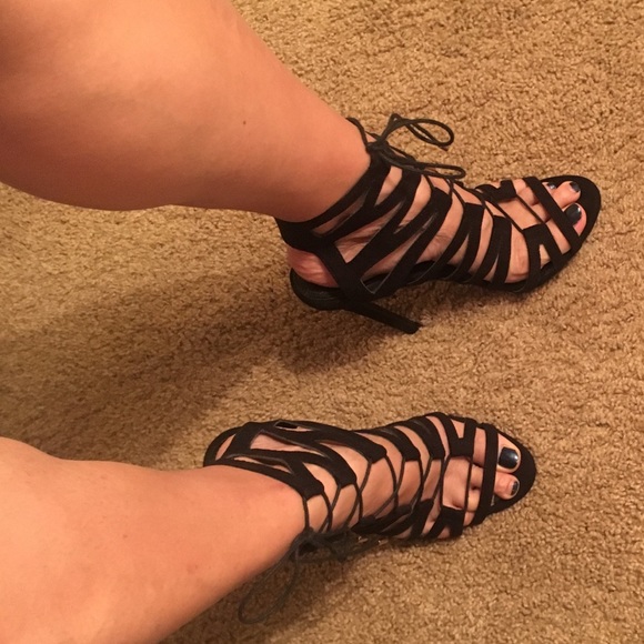 Size 7 - Picture 1 of 6